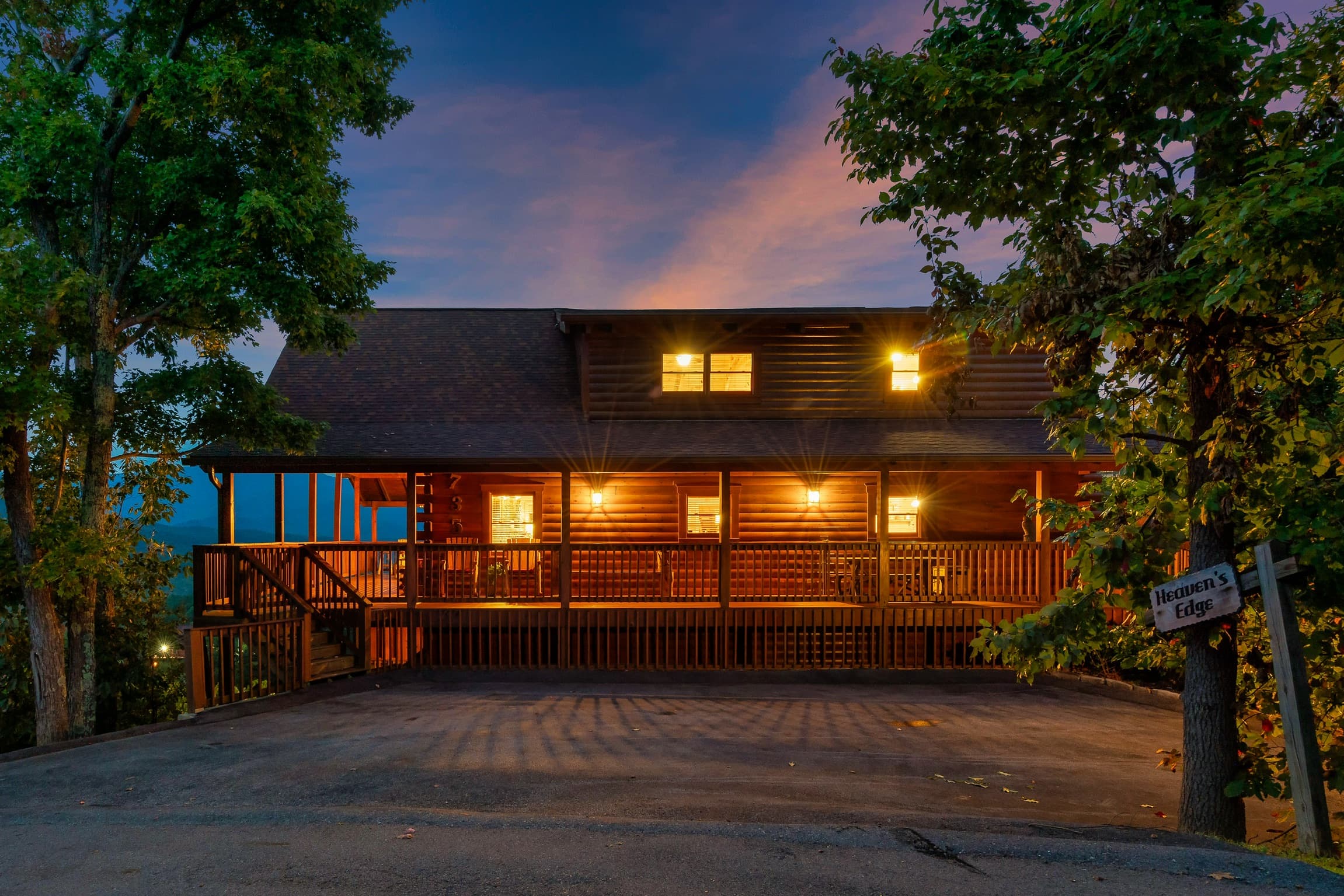 Heaven's Edge luxury cabin at Cobbly Nob Resort, Gatlinburg — photo 9