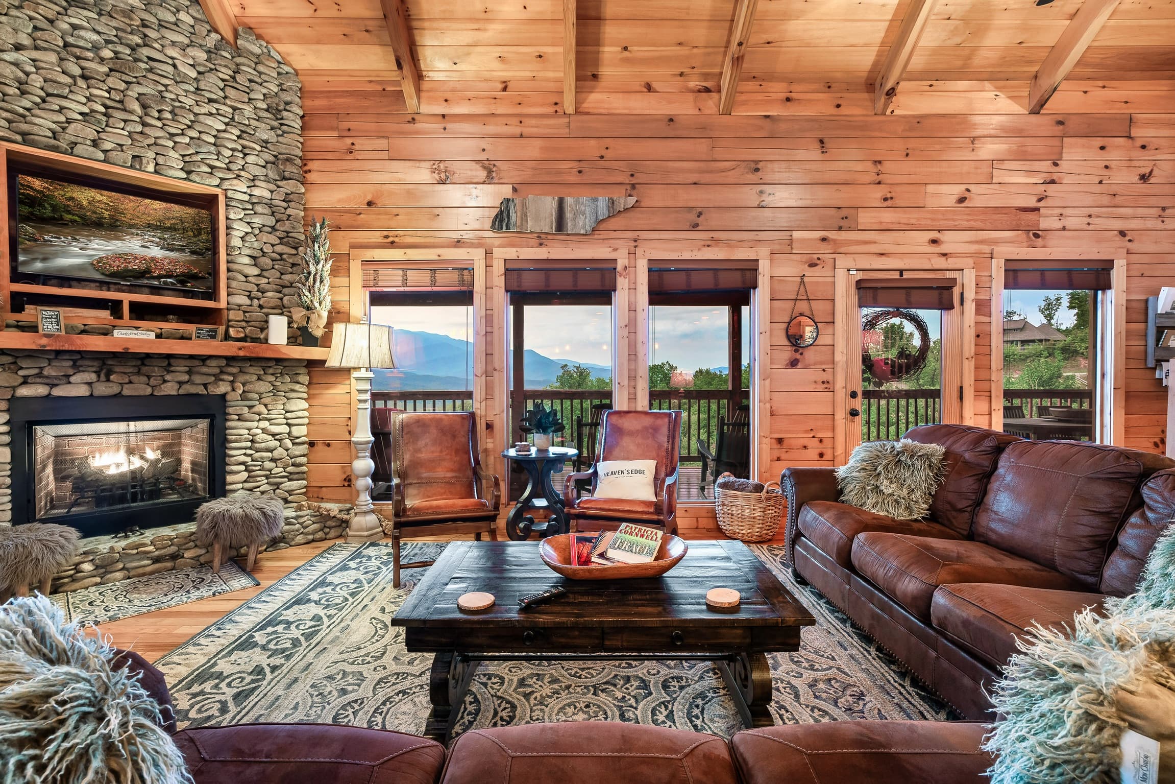 Heaven's Edge luxury cabin at Cobbly Nob Resort, Gatlinburg — photo 13