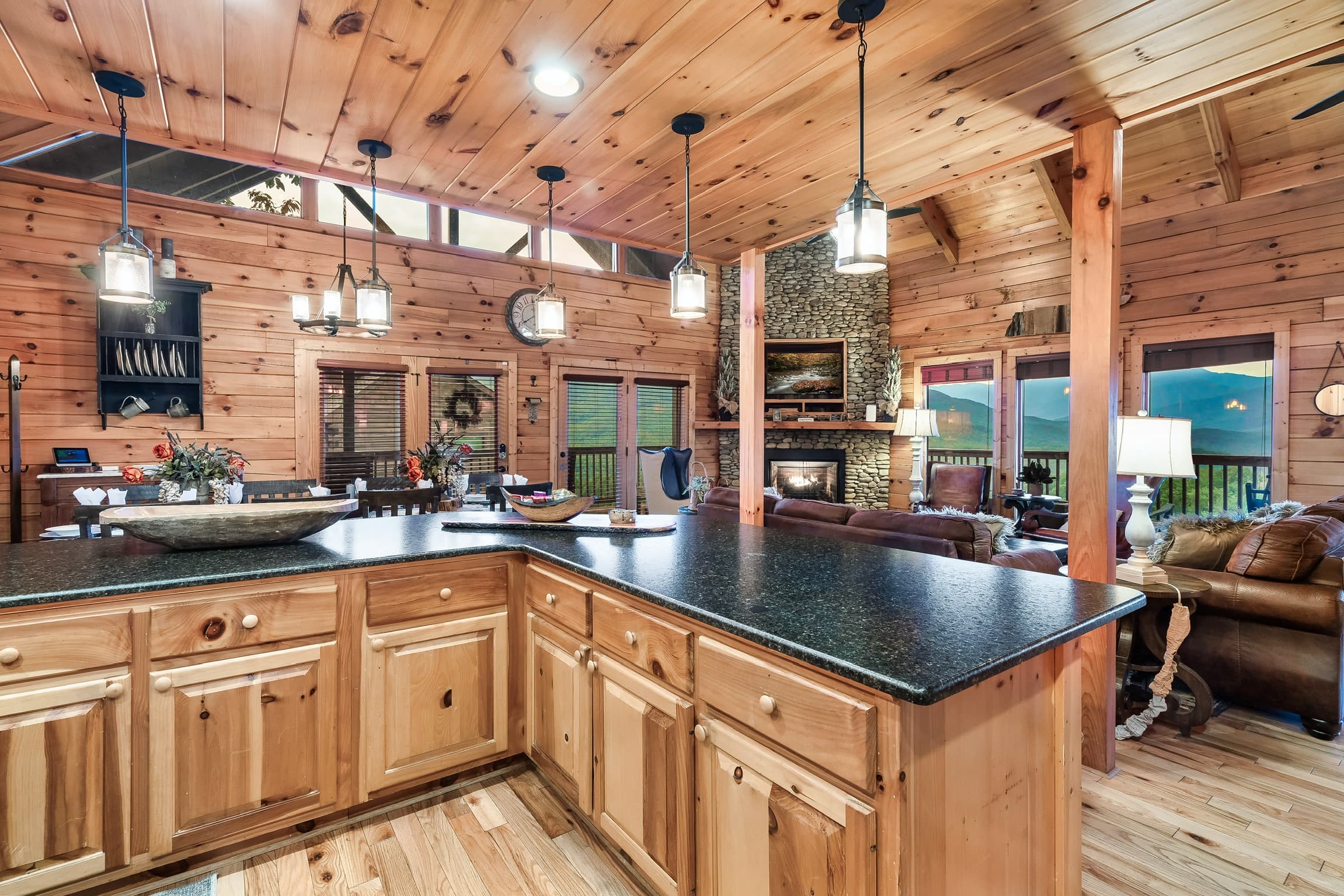Heaven's Edge luxury cabin at Cobbly Nob Resort, Gatlinburg — photo 15