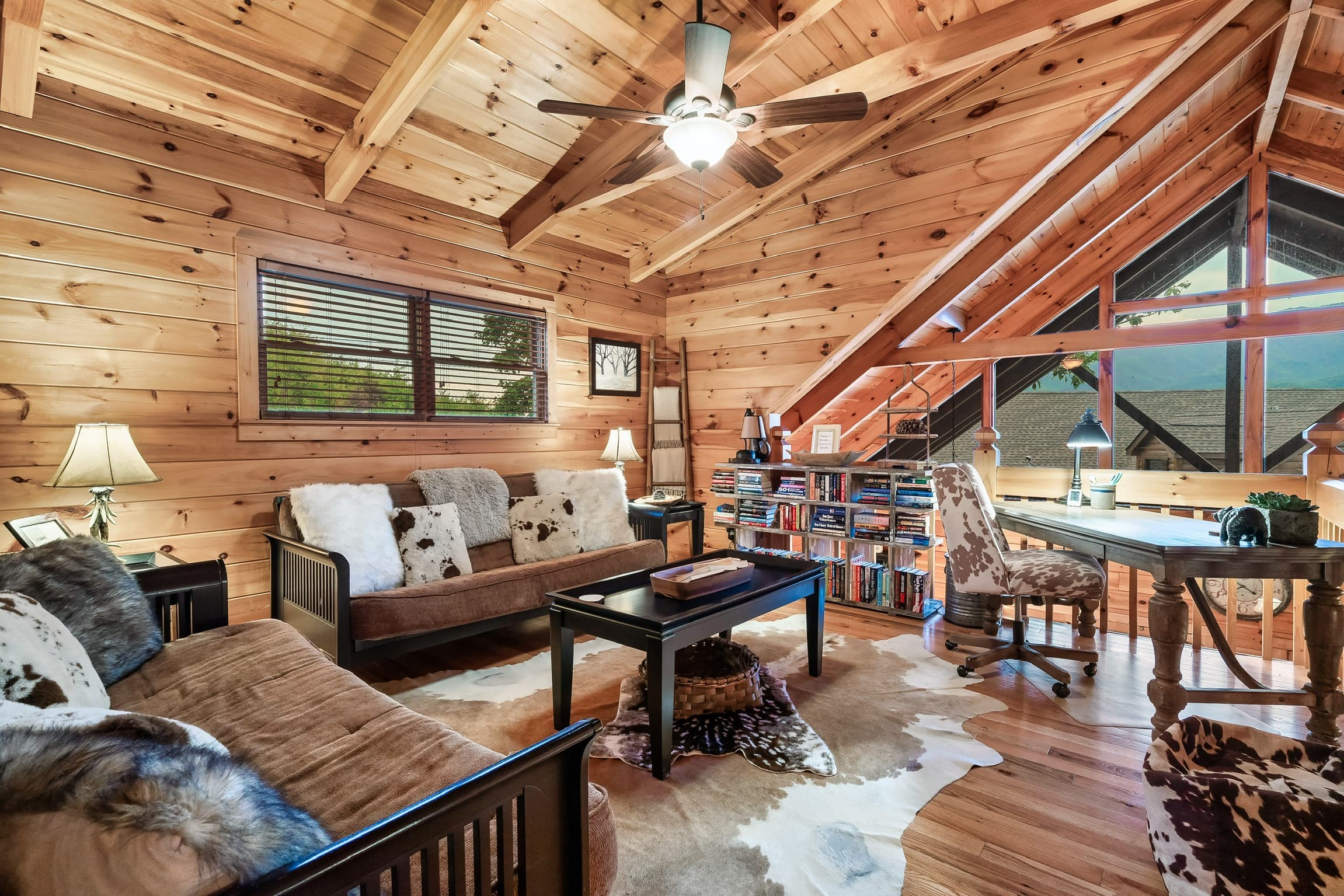 Heaven's Edge luxury cabin at Cobbly Nob Resort, Gatlinburg — photo 18