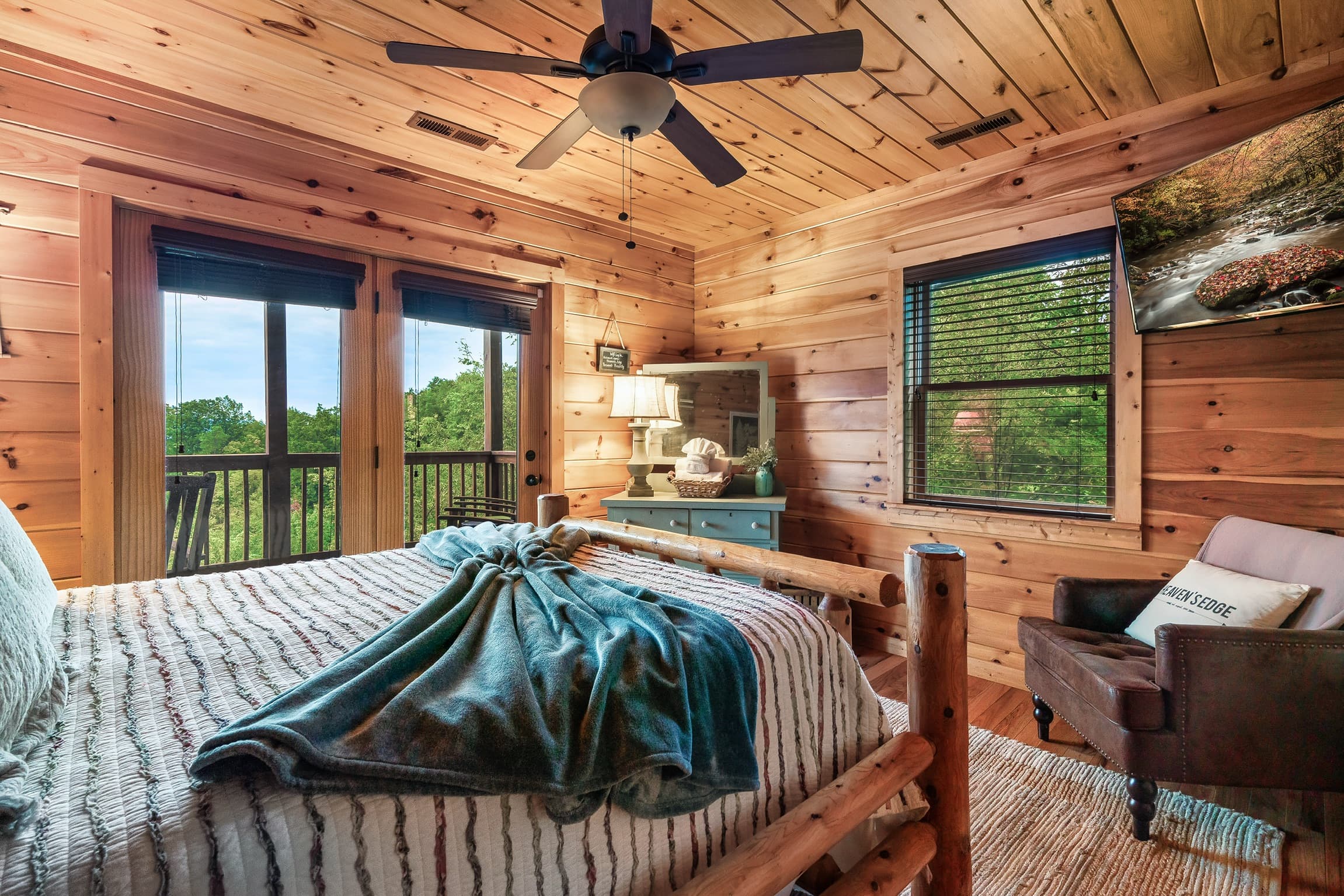 Heaven's Edge luxury cabin at Cobbly Nob Resort, Gatlinburg — photo 23
