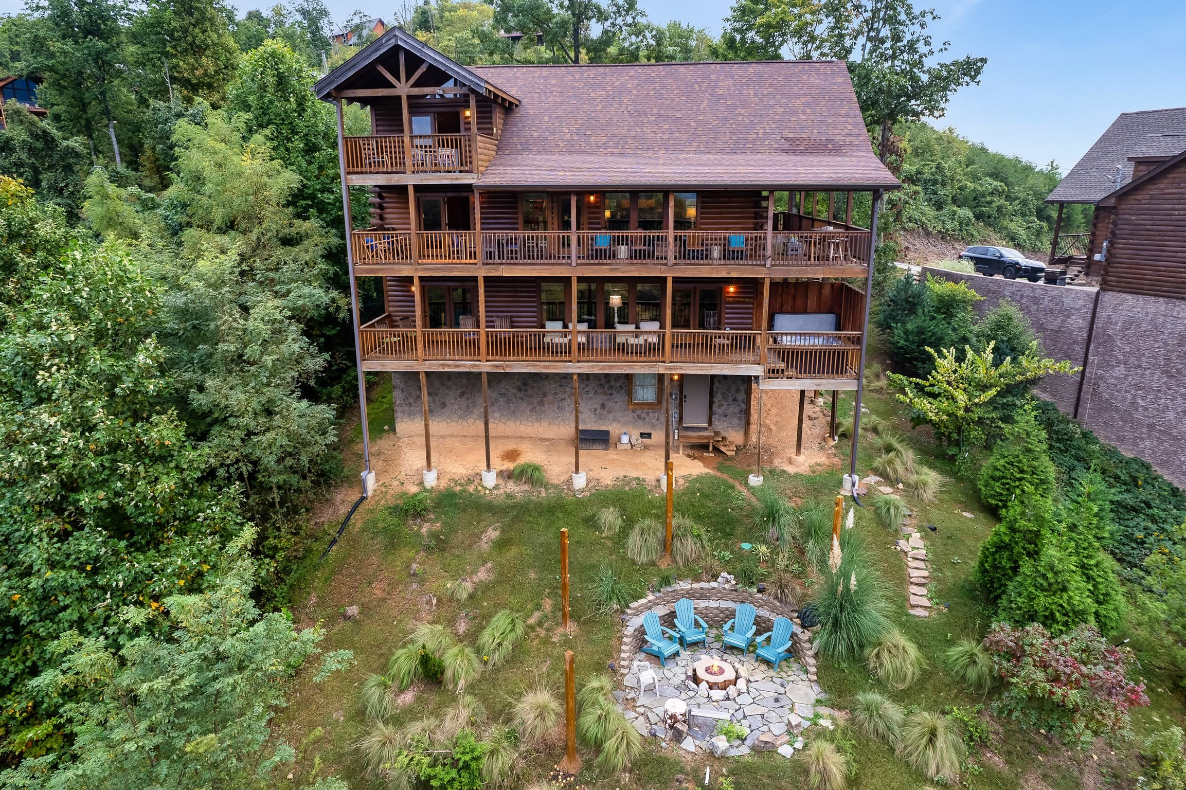 Heaven's Edge luxury cabin at Cobbly Nob Resort, Gatlinburg — photo 25