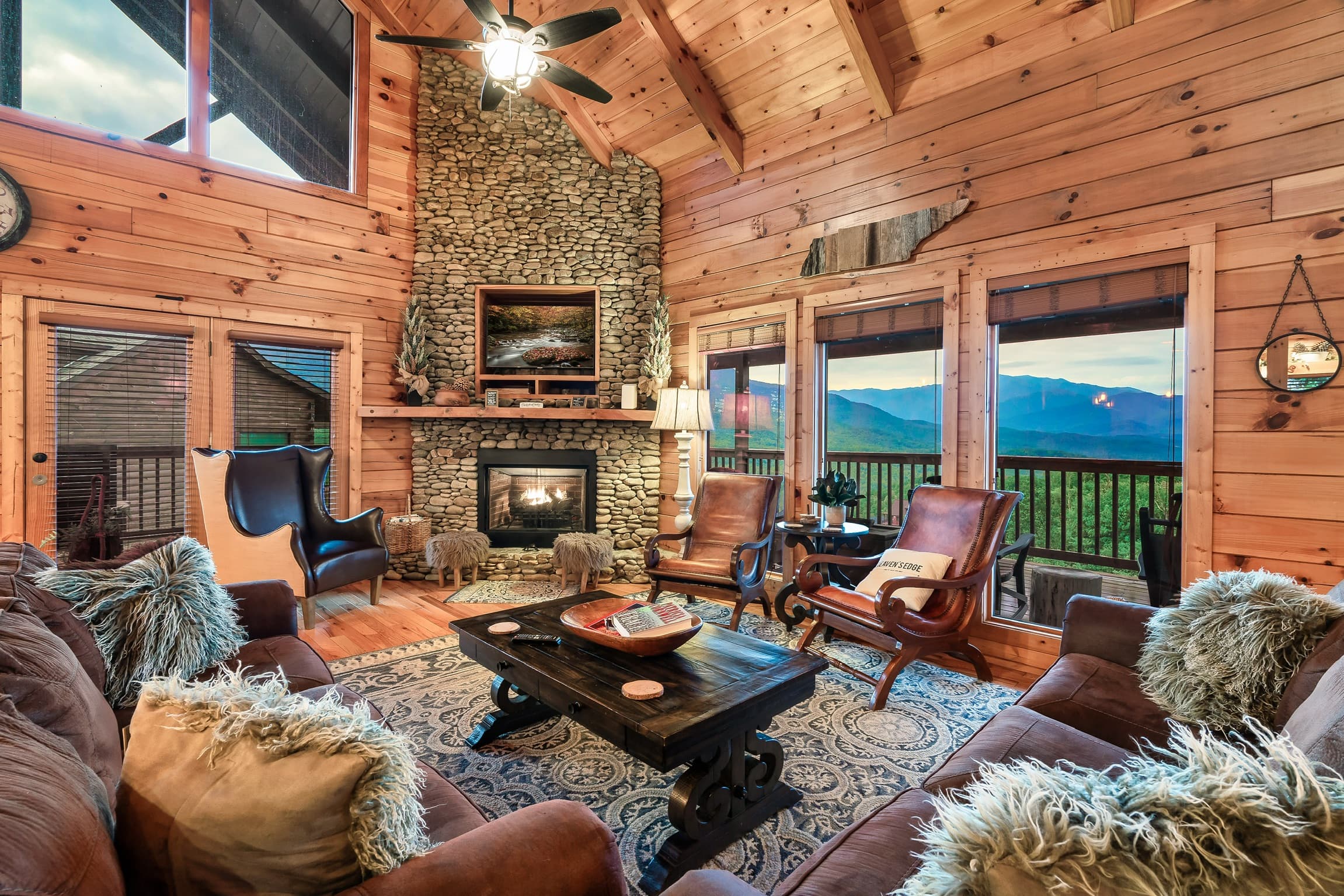 Heaven's Edge luxury cabin at Cobbly Nob Resort, Gatlinburg — photo 5