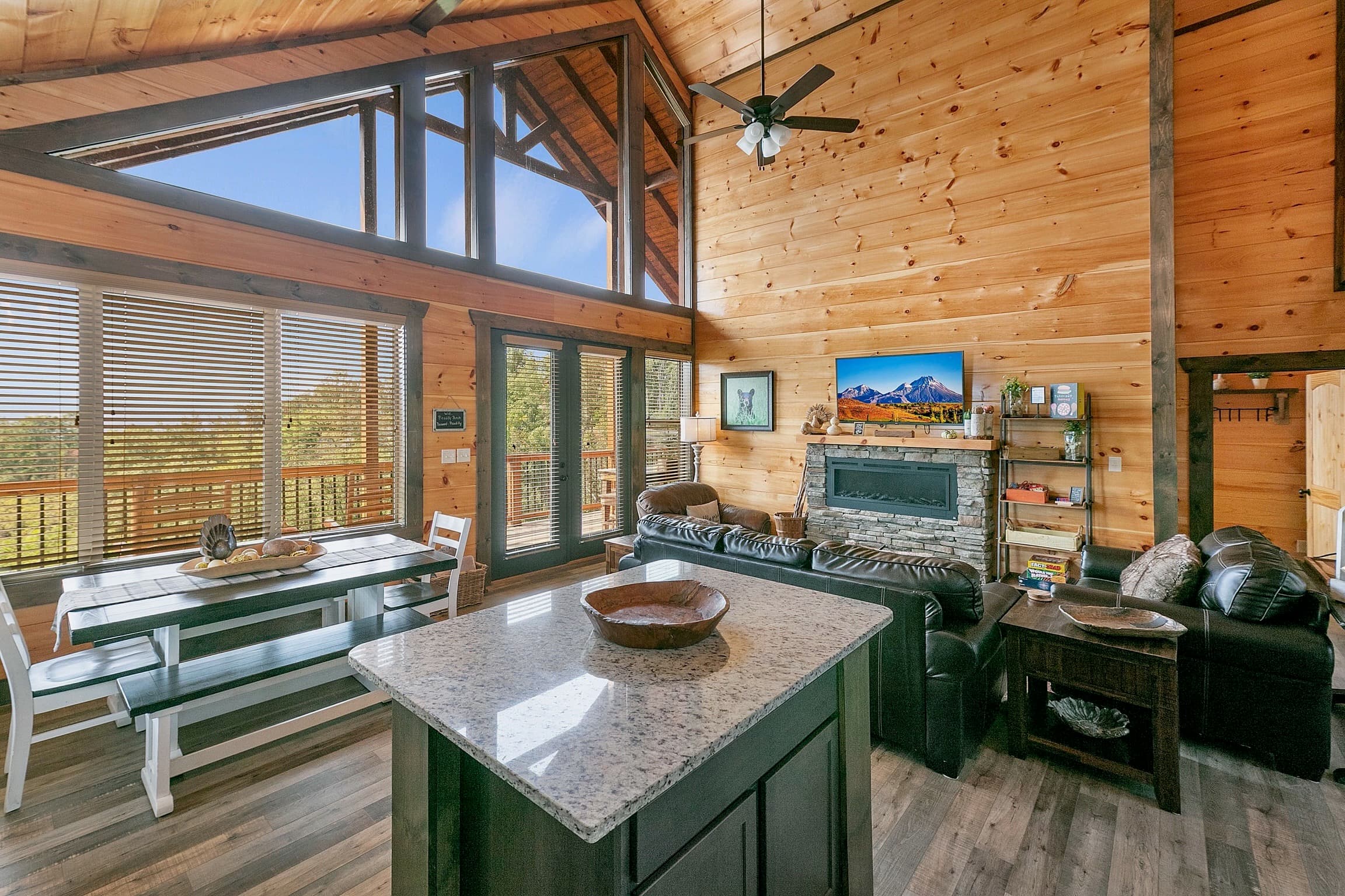 Picadilly Perch luxury cabin at Cobbly Nob Resort, Gatlinburg — photo 13