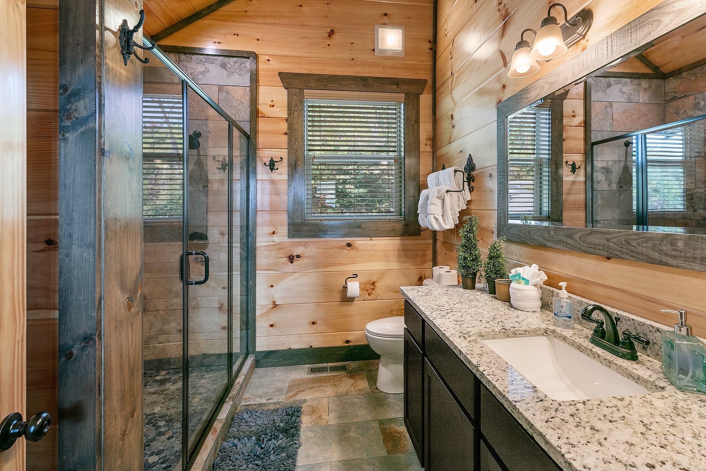 Picadilly Perch luxury cabin at Cobbly Nob Resort, Gatlinburg — photo 15