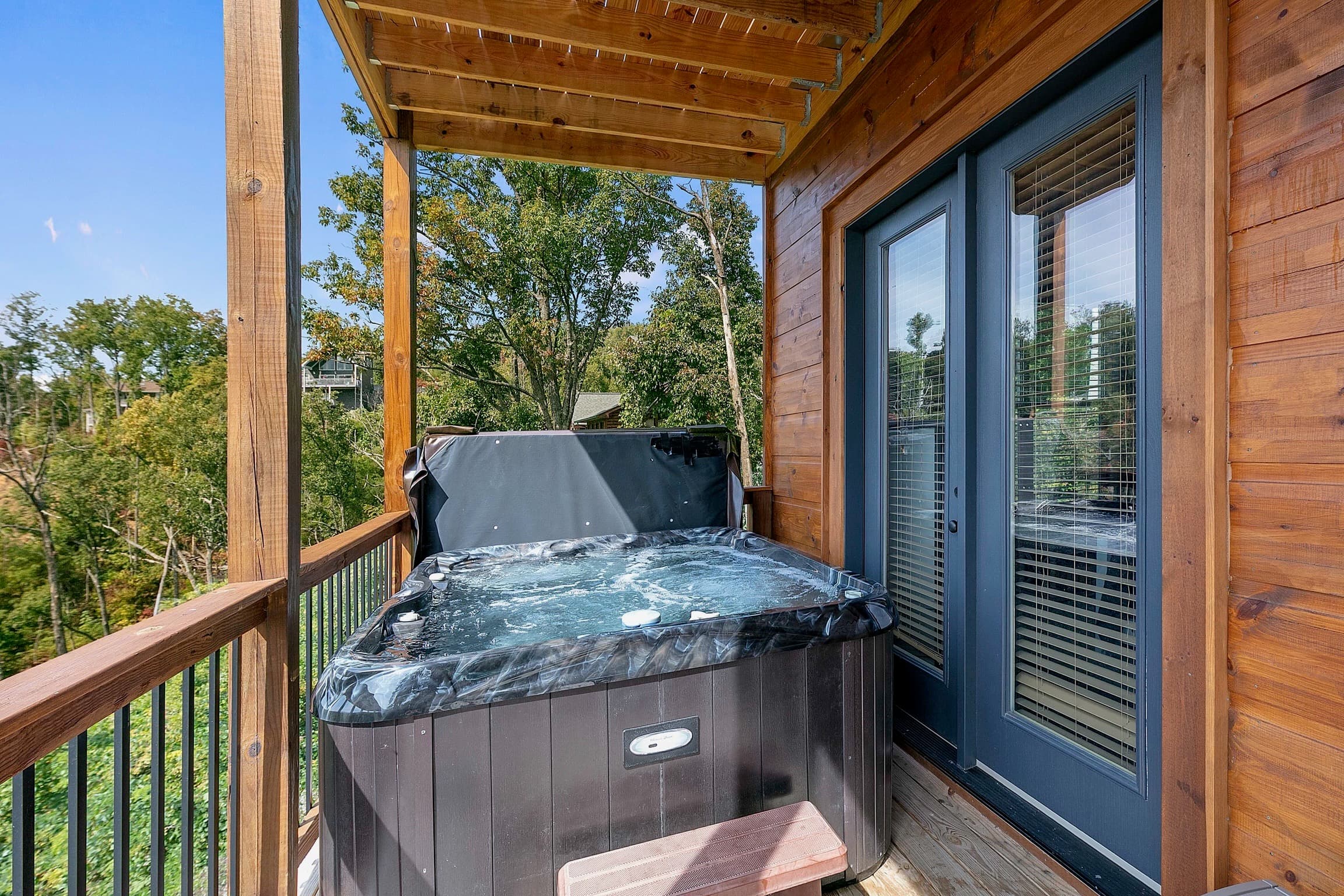Picadilly Perch luxury cabin at Cobbly Nob Resort, Gatlinburg — photo 16