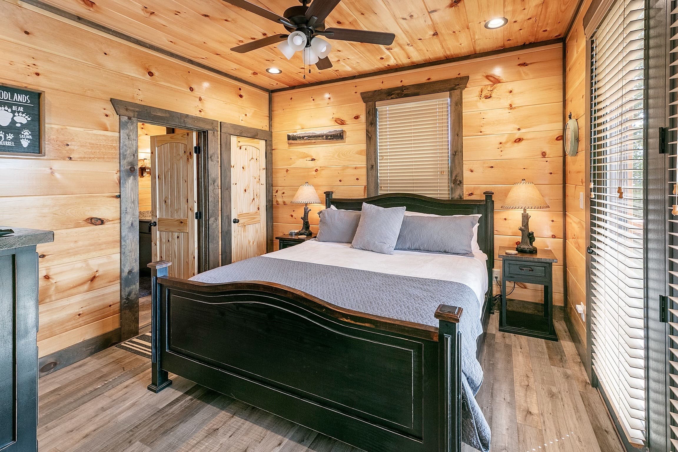 Picadilly Perch luxury cabin at Cobbly Nob Resort, Gatlinburg — photo 17