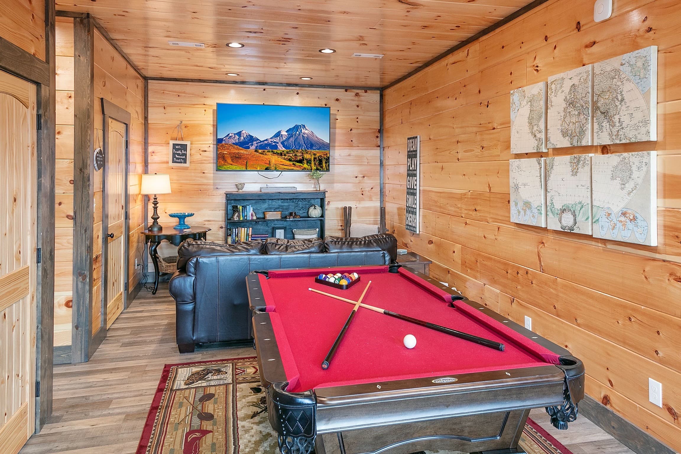Picadilly Perch luxury cabin at Cobbly Nob Resort, Gatlinburg — photo 19