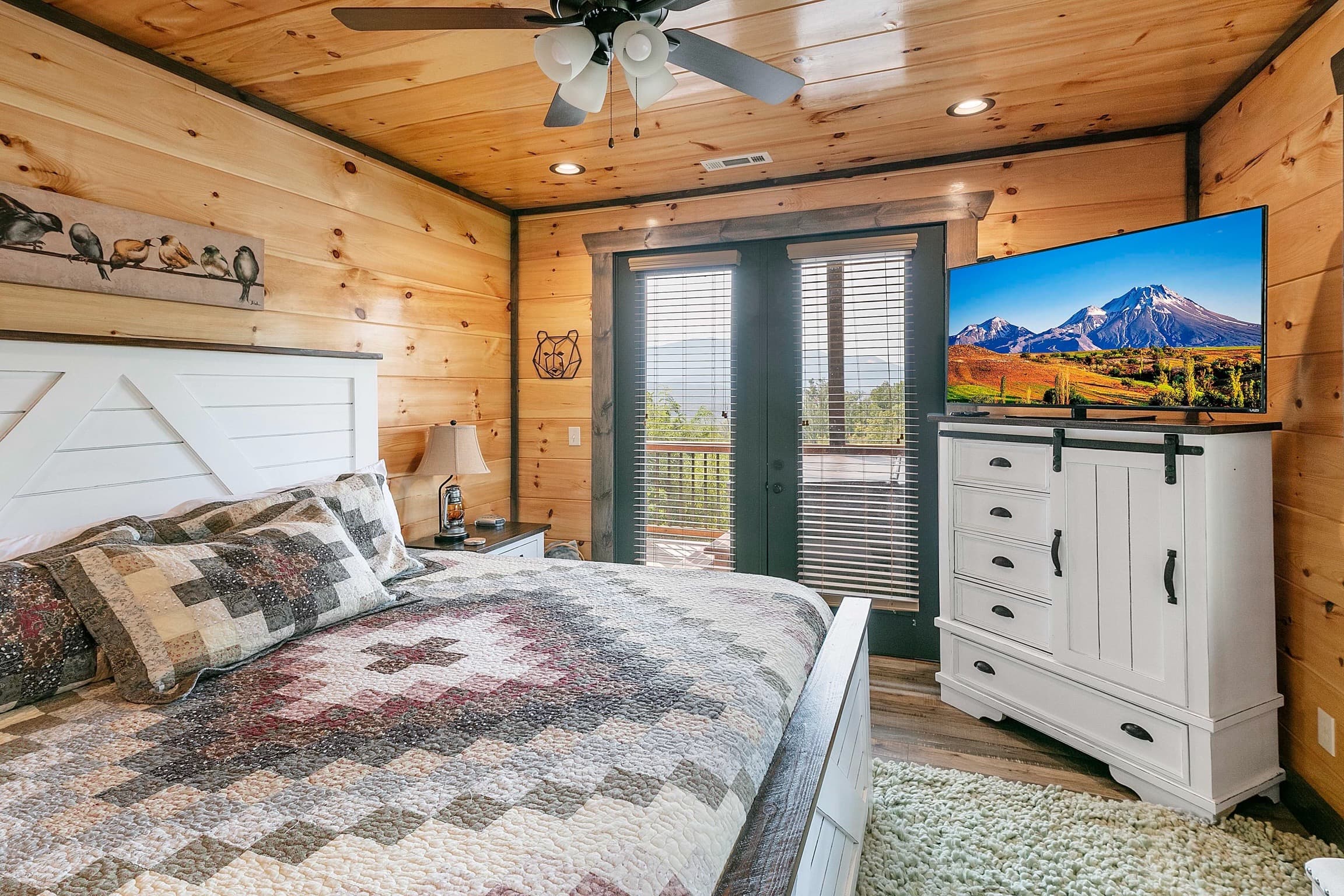 Picadilly Perch luxury cabin at Cobbly Nob Resort, Gatlinburg — photo 21