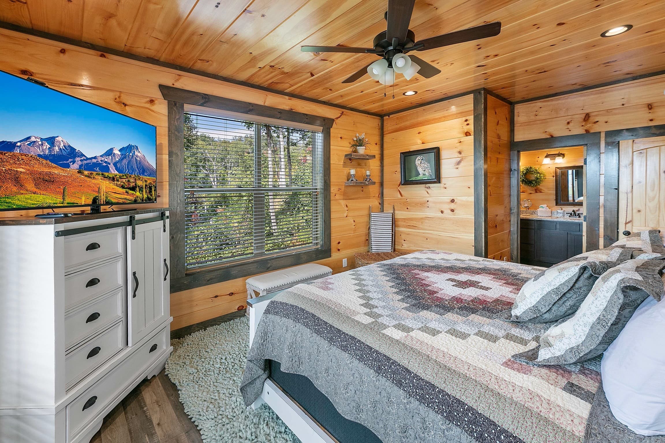 Picadilly Perch luxury cabin at Cobbly Nob Resort, Gatlinburg — photo 22