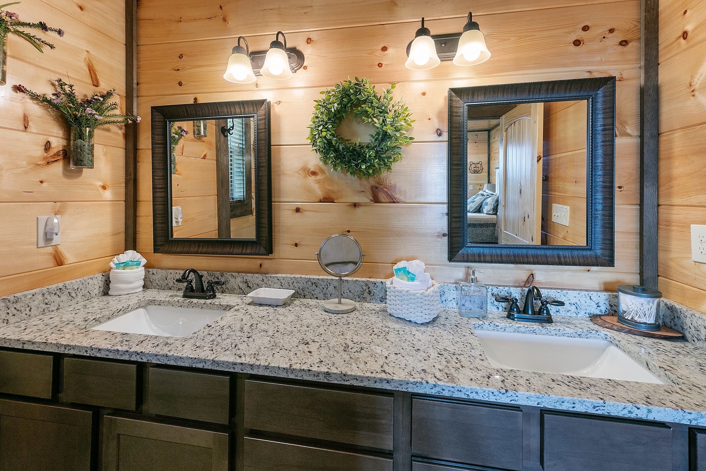 Picadilly Perch luxury cabin at Cobbly Nob Resort, Gatlinburg — photo 23