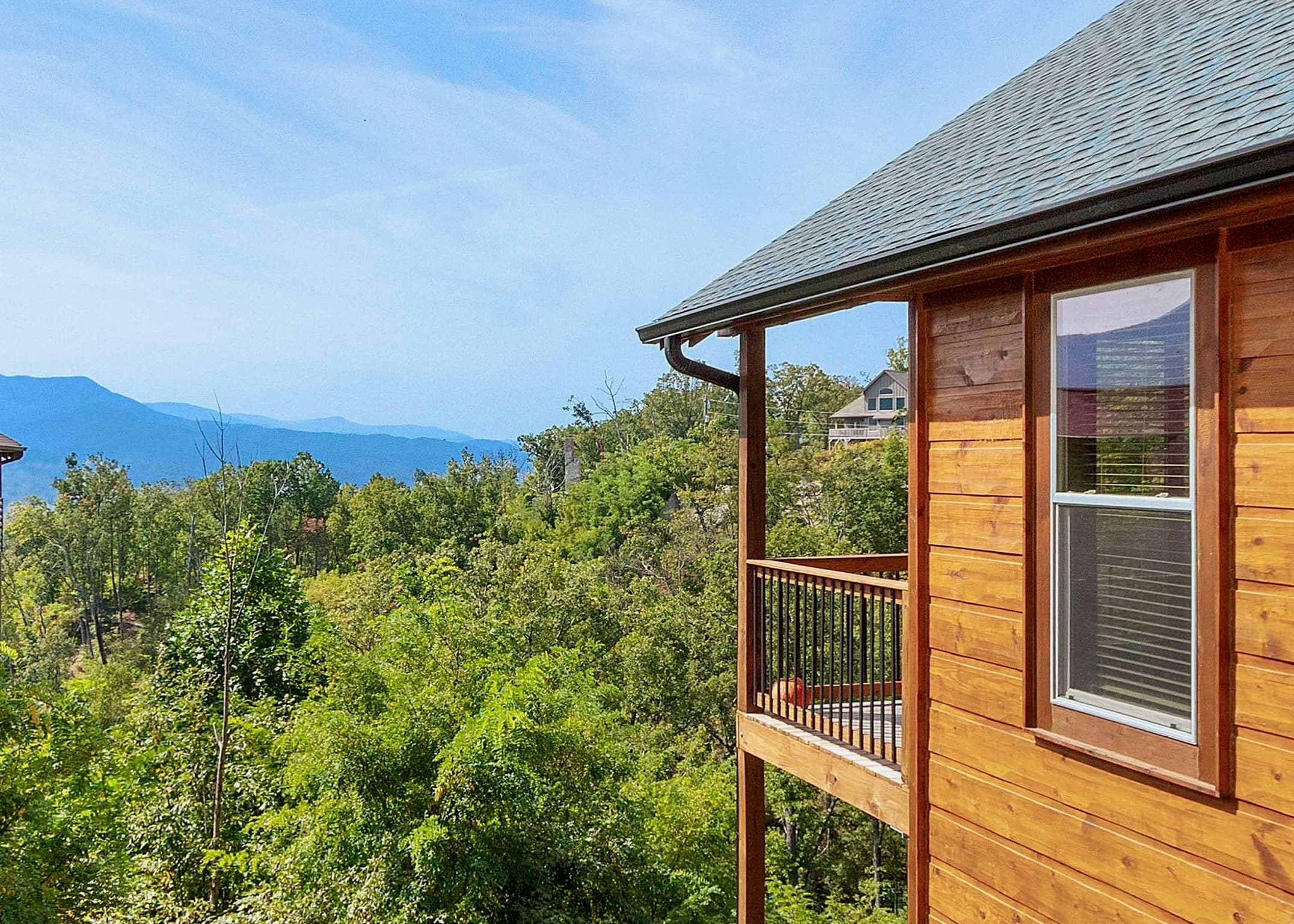 Picadilly Perch luxury cabin at Cobbly Nob Resort, Gatlinburg — photo 26