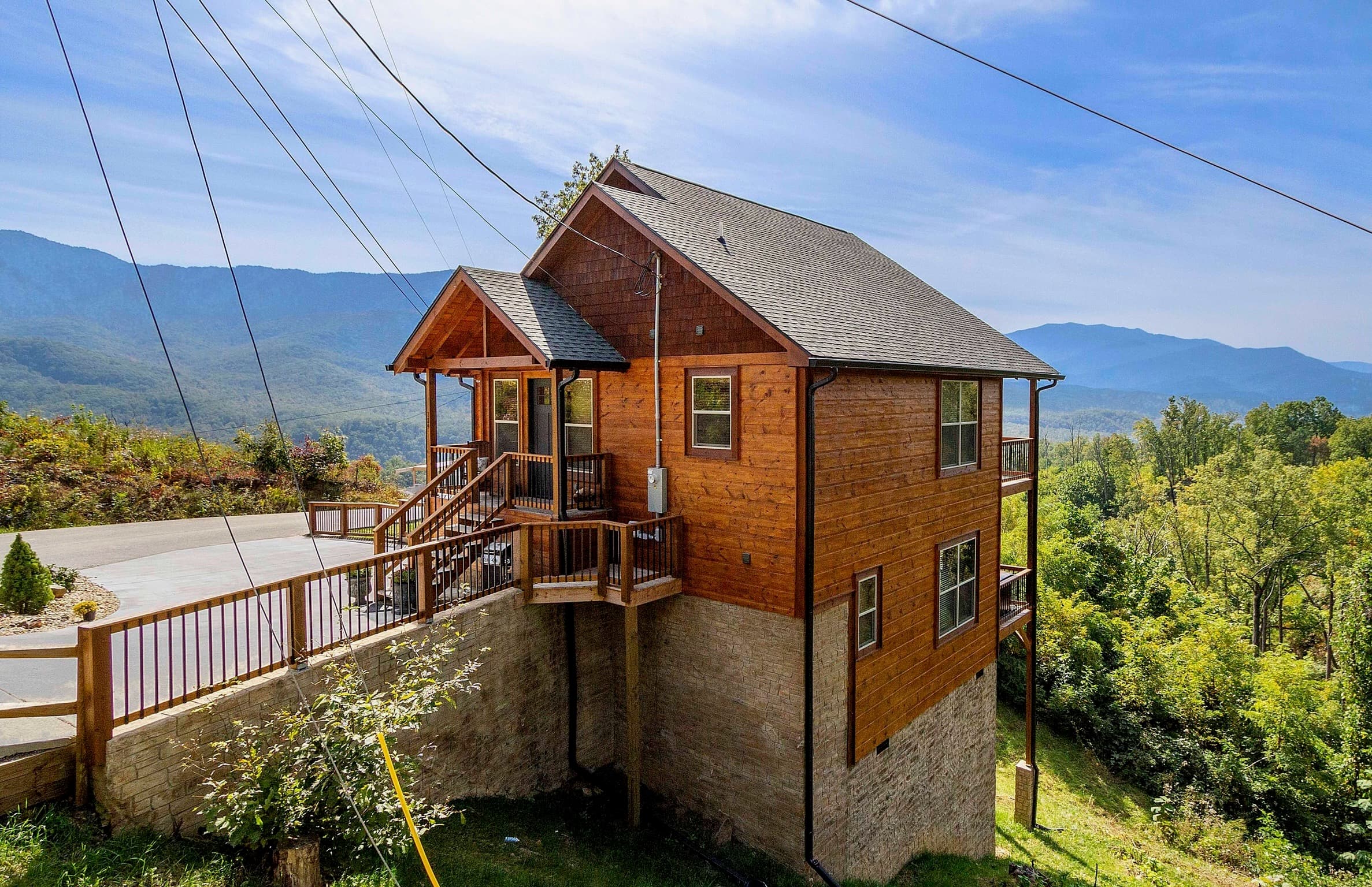 Picadilly Perch luxury cabin at Cobbly Nob Resort, Gatlinburg — photo 27