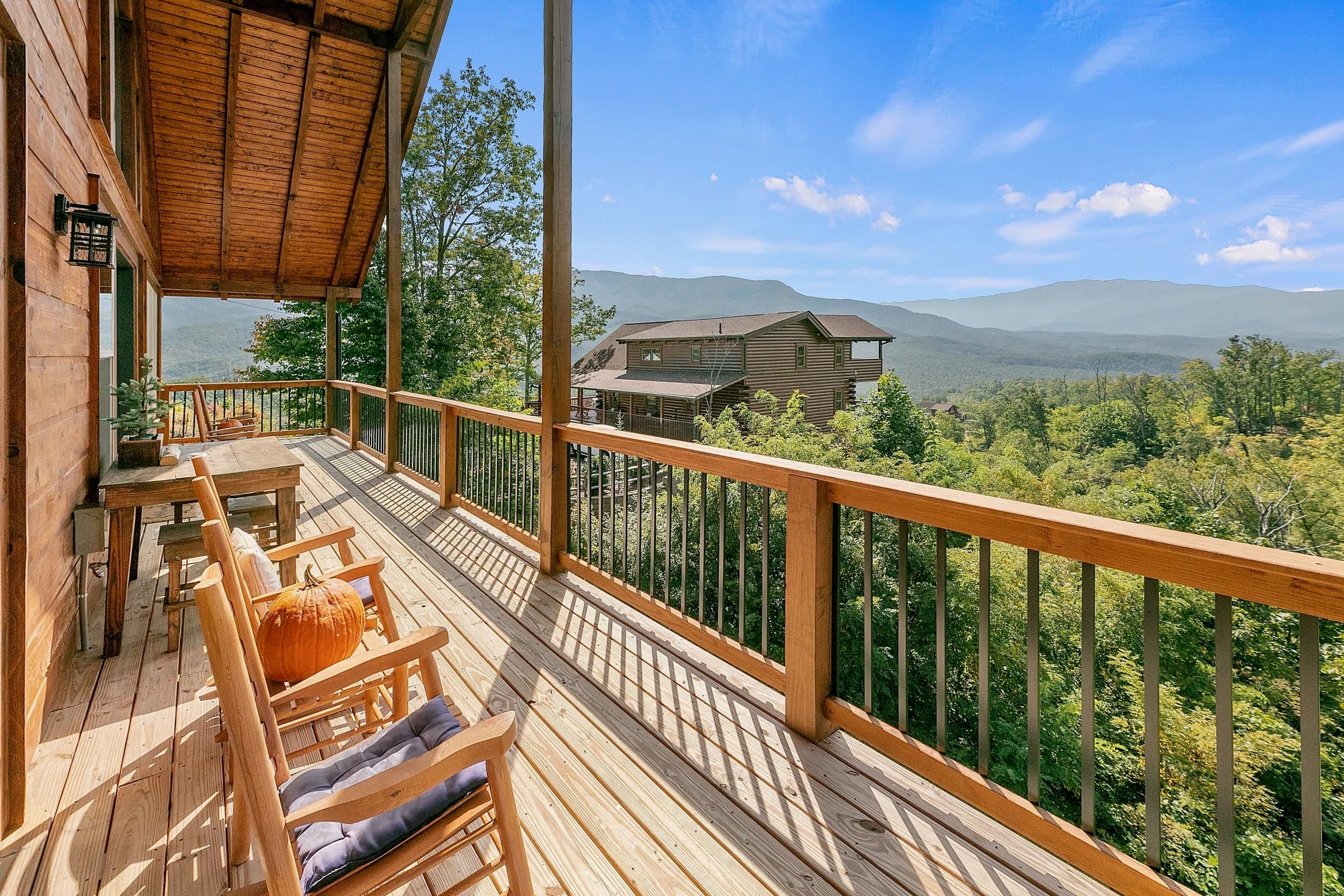 Picadilly Perch luxury cabin at Cobbly Nob Resort, Gatlinburg — photo 1